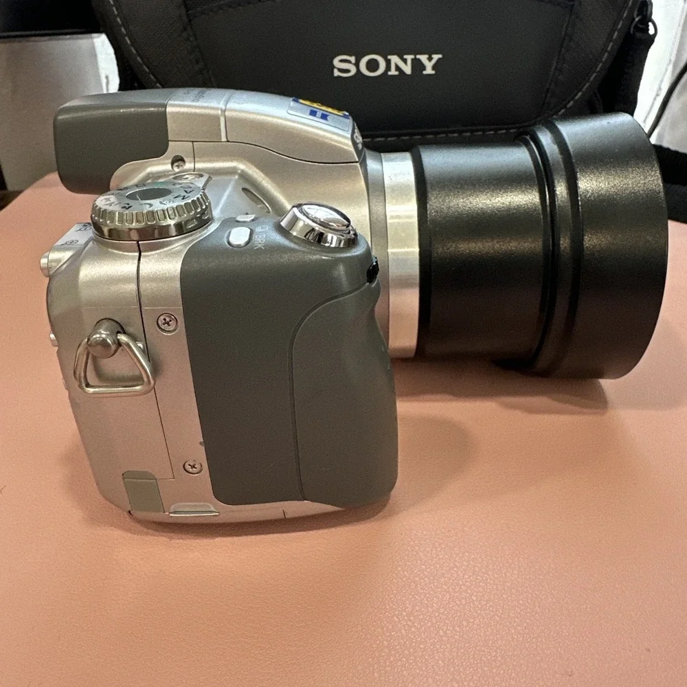 Sony Cyber-shot DSC-H2 6.0MP Digital Camera - Silver W Memory Card & Case Tested